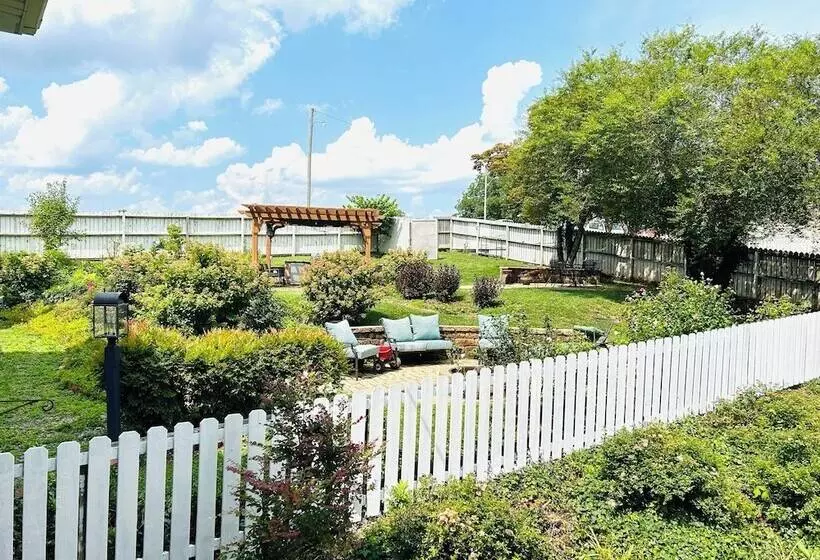 호텔 The Claiborne Bed And Breakfast