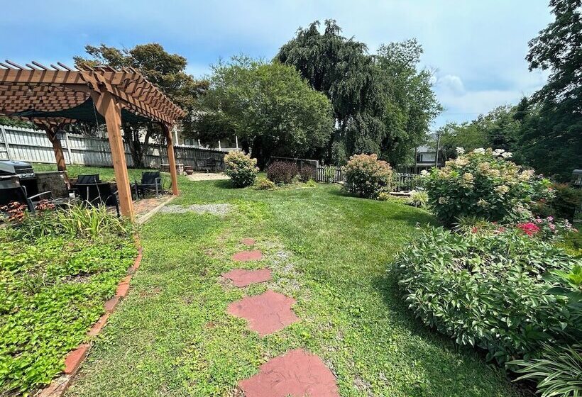 فندق The Claiborne Bed And Breakfast