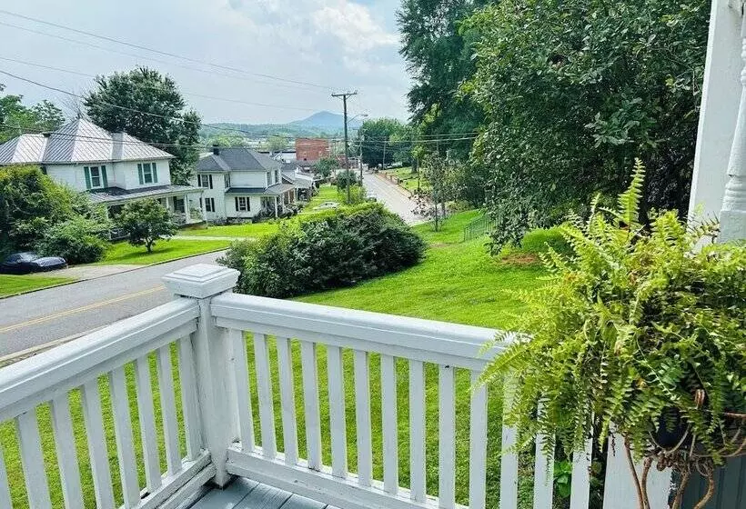 호텔 The Claiborne Bed And Breakfast