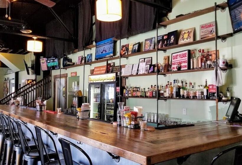 فندق The Claiborne Bed And Breakfast