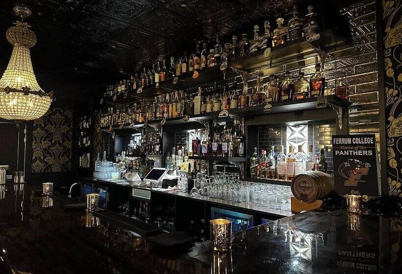 فندق The Claiborne Bed And Breakfast