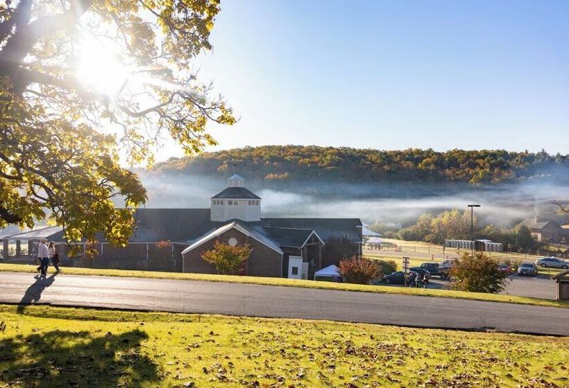 فندق The Claiborne Bed And Breakfast