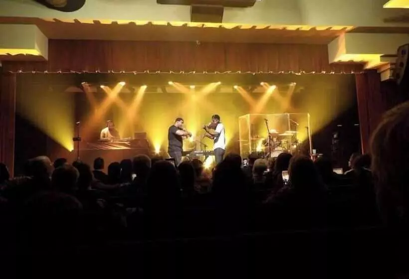 호텔 The Claiborne Bed And Breakfast