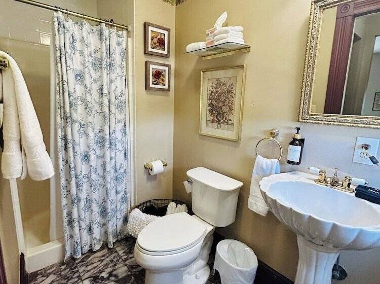 فندق The Claiborne Bed And Breakfast