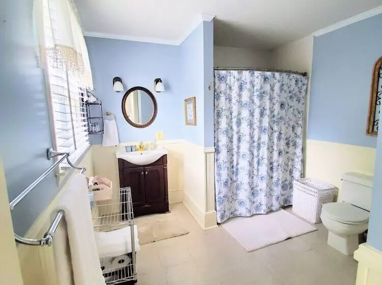 호텔 The Claiborne Bed And Breakfast