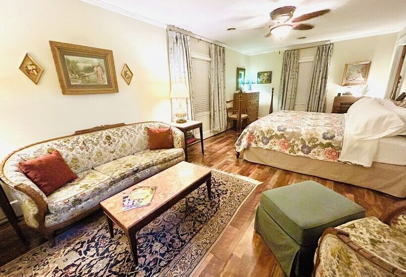 فندق The Claiborne Bed And Breakfast
