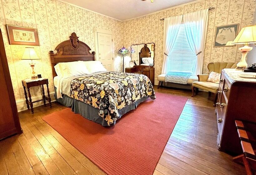 فندق The Claiborne Bed And Breakfast