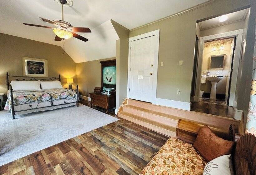 فندق The Claiborne Bed And Breakfast