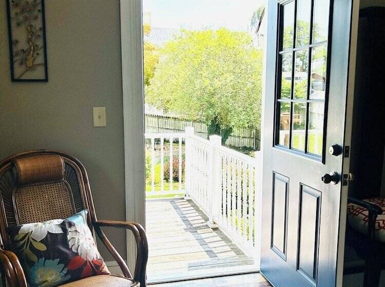 فندق The Claiborne Bed And Breakfast