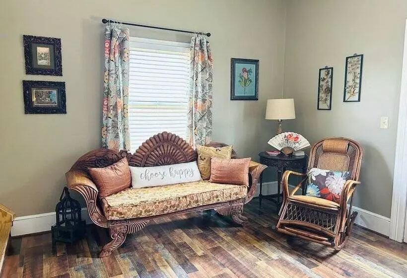 호텔 The Claiborne Bed And Breakfast