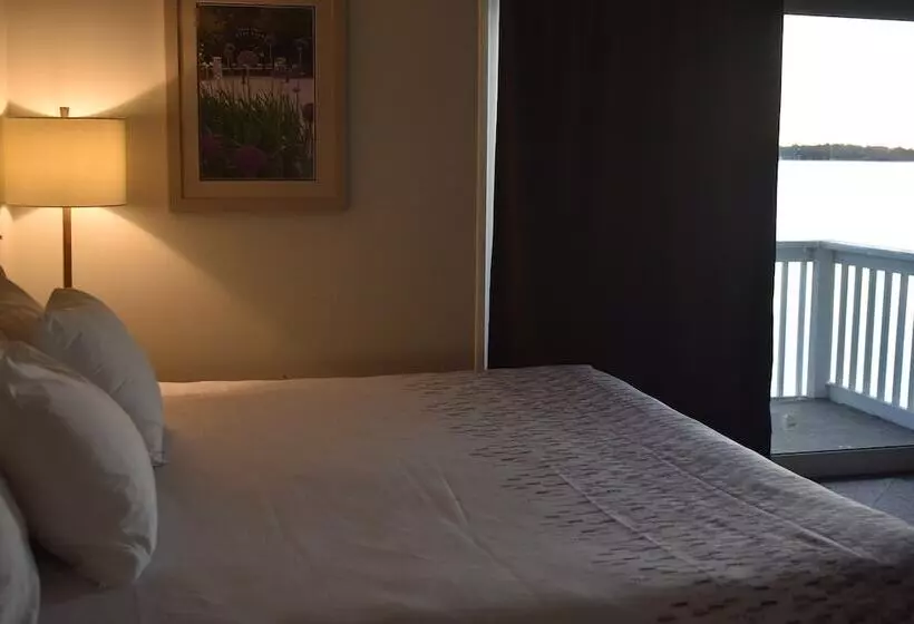 Lake Cadillac Resort