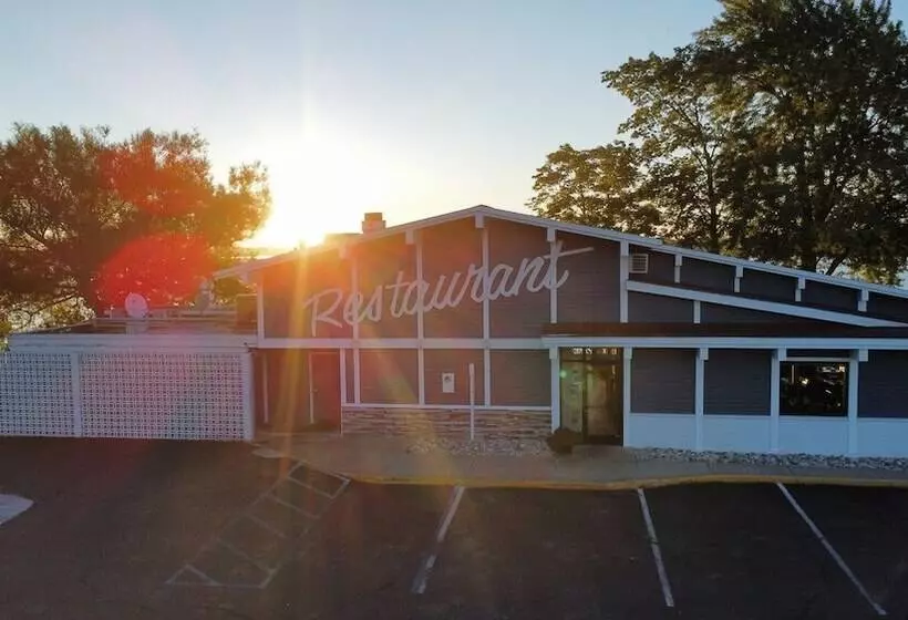 Lake Cadillac Resort