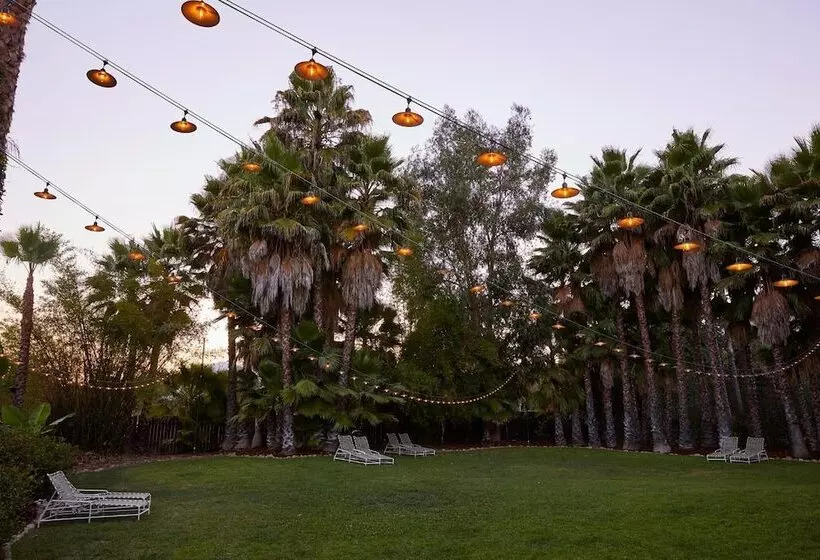 Мотель The Capri