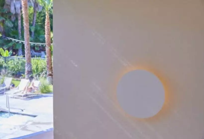 Мотель The Capri