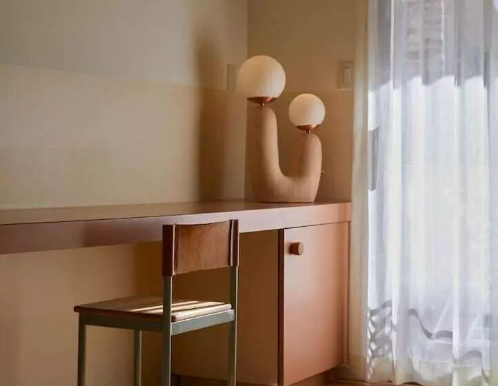 Мотель The Capri