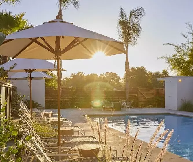 Мотель The Capri