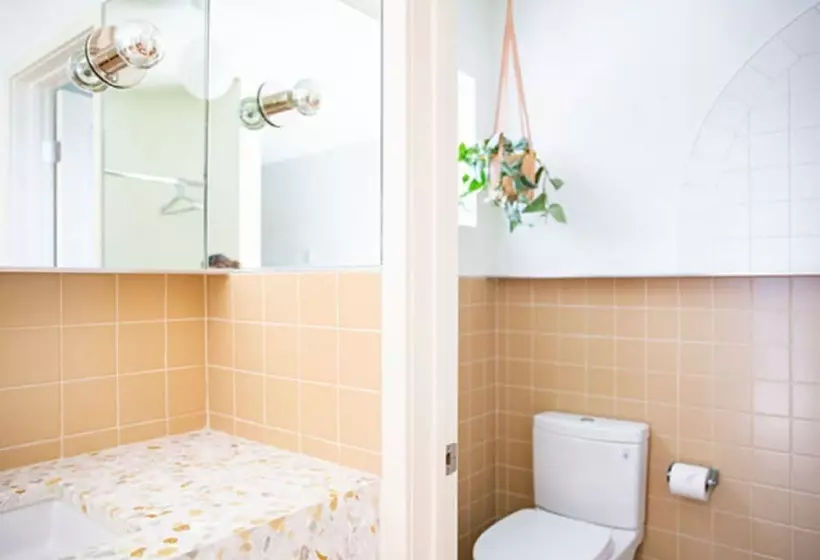 Мотель The Capri