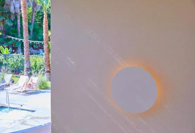 Мотель The Capri