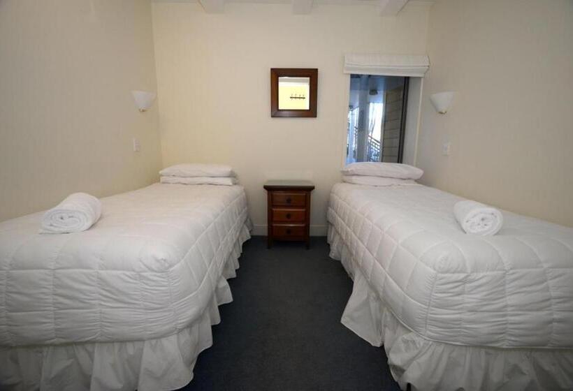 The Bruce Waterfront Apartments By Avi