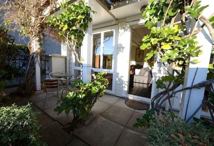 The Bruce Waterfront Apartments By Avi