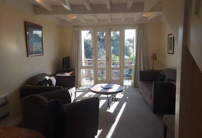 The Bruce Waterfront Apartments By Avi