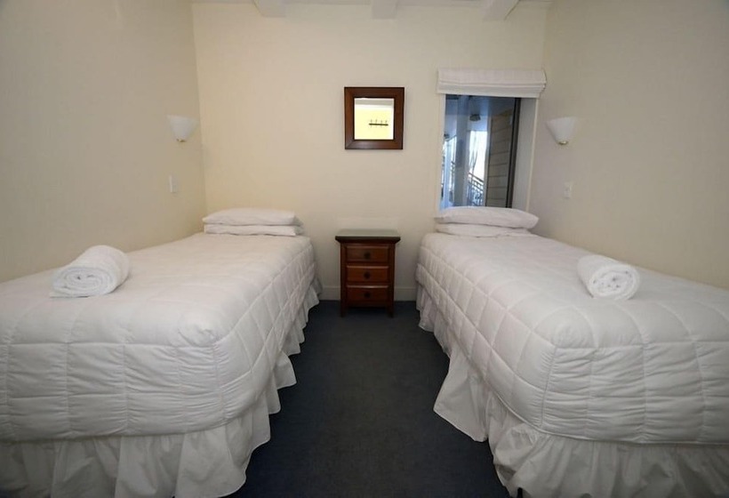 The Bruce Waterfront Apartments By Avi