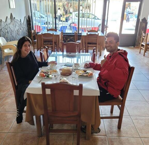 膳宿费 Nako Guest House Bar&restaurants