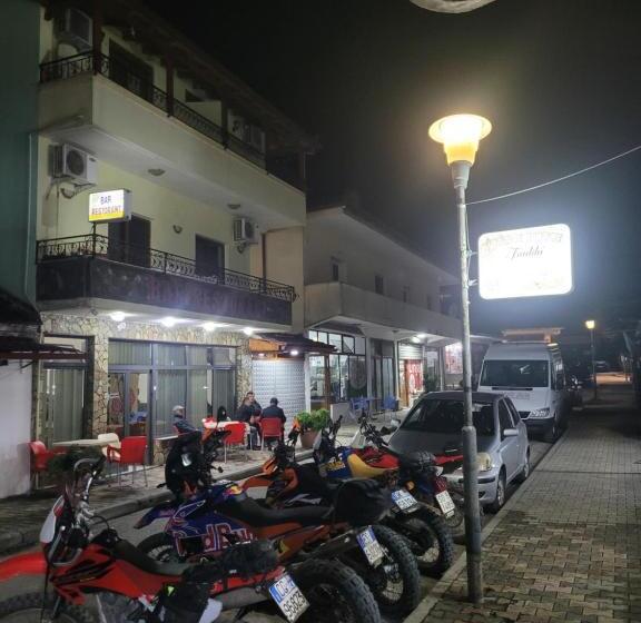 膳宿费 Nako Guest House Bar&restaurants