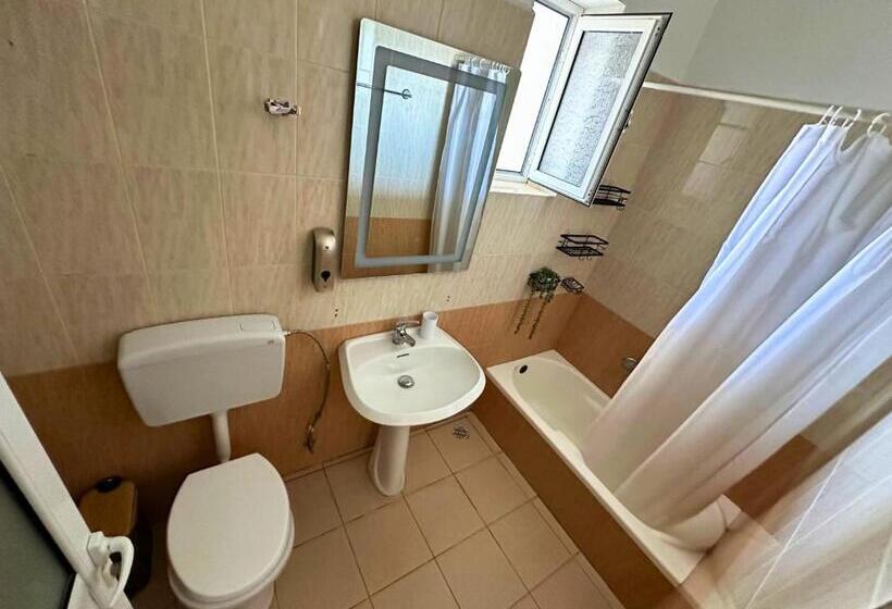 پانسیون Viewtopia House