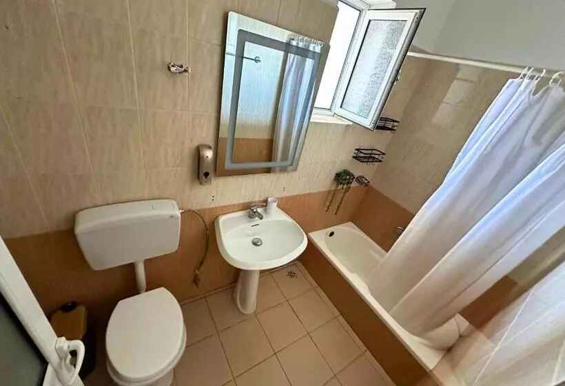 پانسیون Viewtopia House