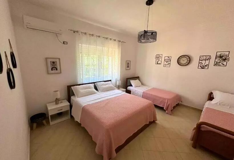 پانسیون Viewtopia House