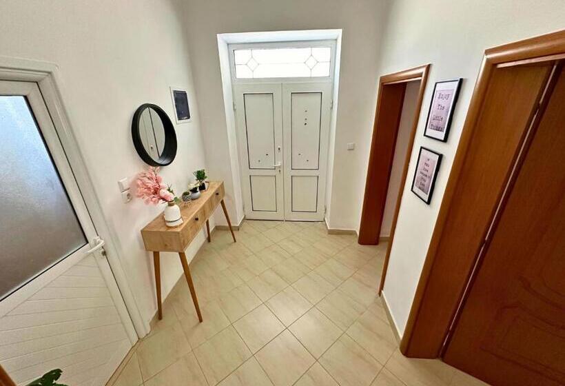 پانسیون Viewtopia House