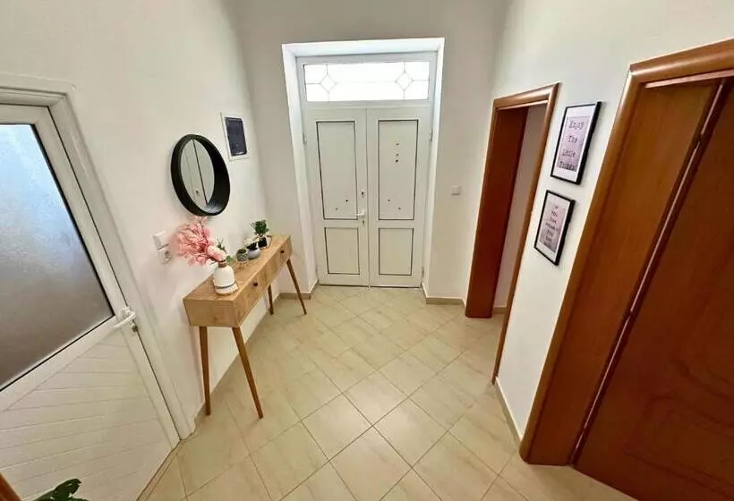 پانسیون Viewtopia House