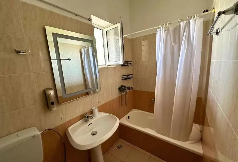 پانسیون Viewtopia House