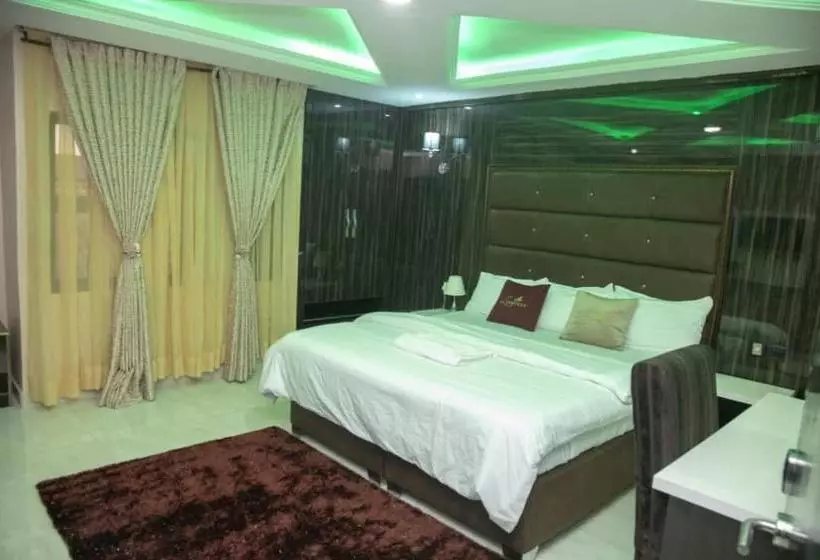 هتل Lushville  & Suites