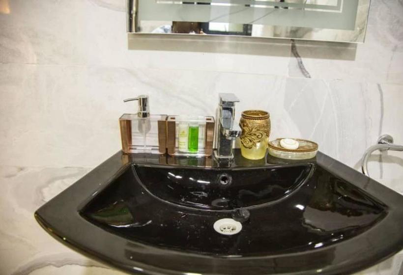 هتل Lushville & Suites