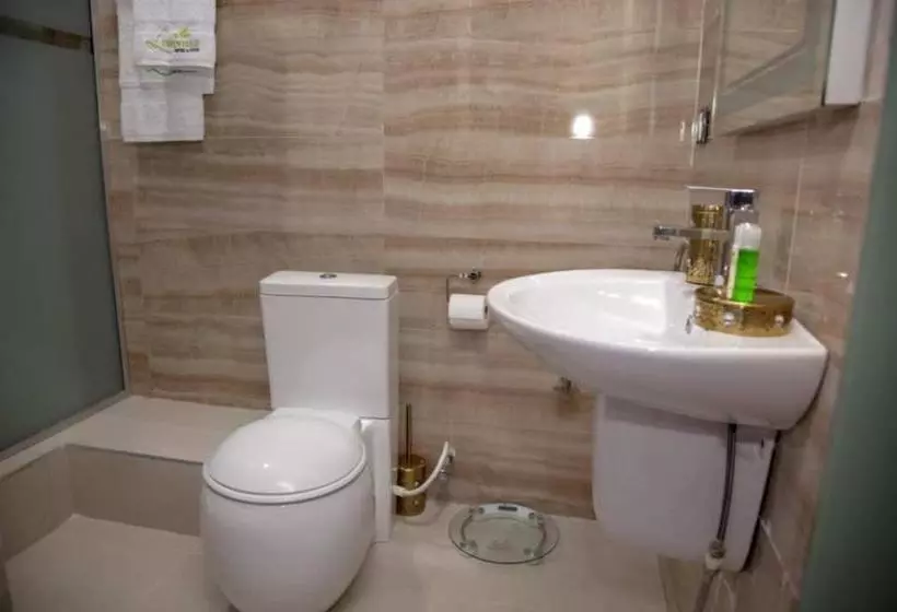 هتل Lushville  & Suites