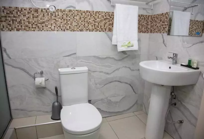 هتل Lushville  & Suites