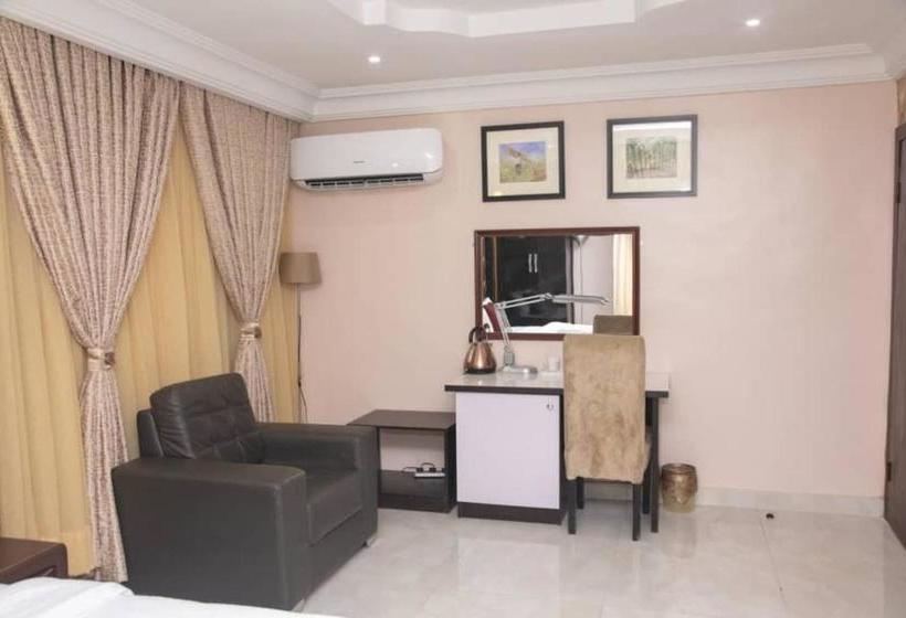 هتل Lushville & Suites