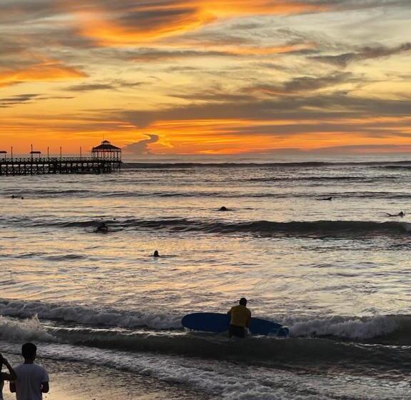 بنسيون Totora Surf Hostel