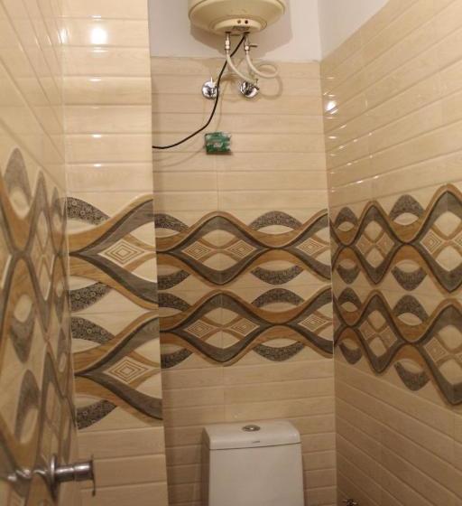 בית מלון כפרי Sagar Palace @ Near Nizamuddin Railway Station