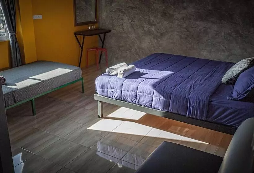 Yim Hostel Co. Ltd.   Adults Only