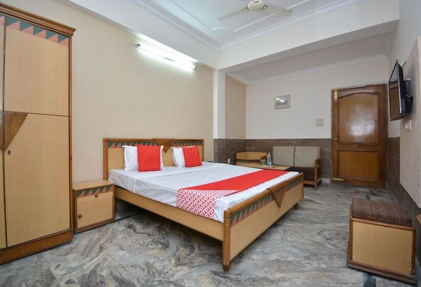 Отель Oyo 40230  Royal Palace