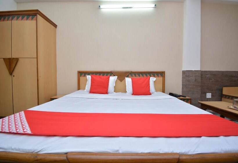 Отель Oyo 40230  Royal Palace