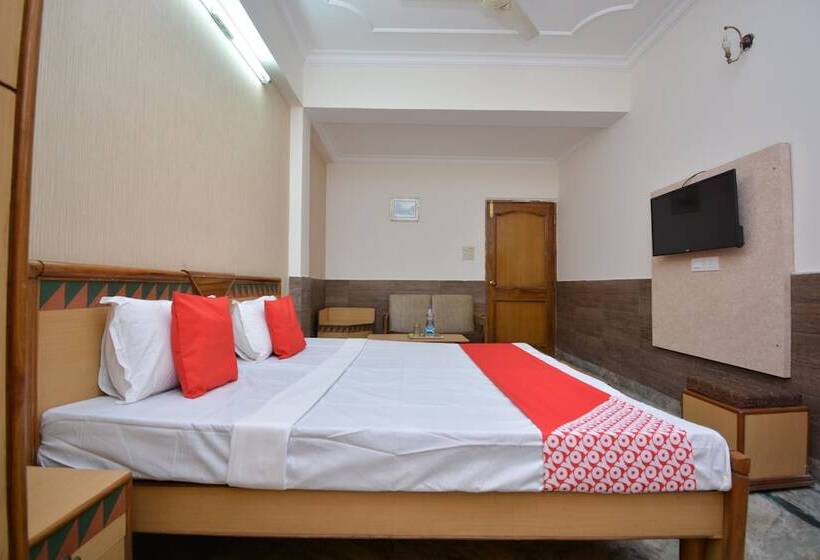 Отель Oyo 40230  Royal Palace