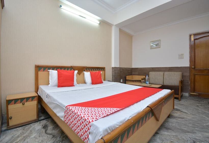 Отель Oyo 40230  Royal Palace