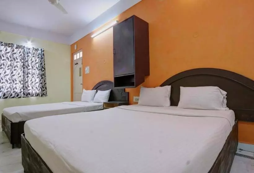 Hotelli Spot On 39787 Radha Krishna Deluxe Lodge