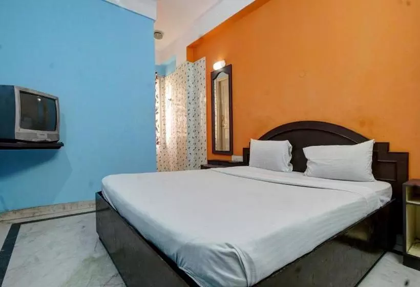 Hotelli Spot On 39787 Radha Krishna Deluxe Lodge