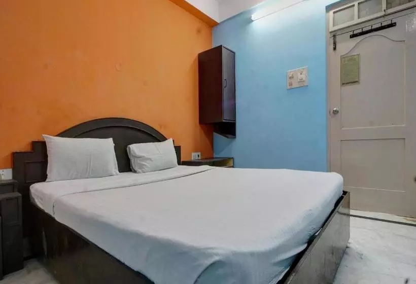 Hotelli Spot On 39787 Radha Krishna Deluxe Lodge