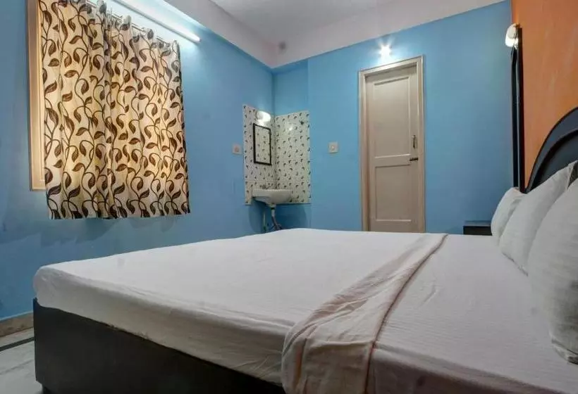 Hotelli Spot On 39787 Radha Krishna Deluxe Lodge